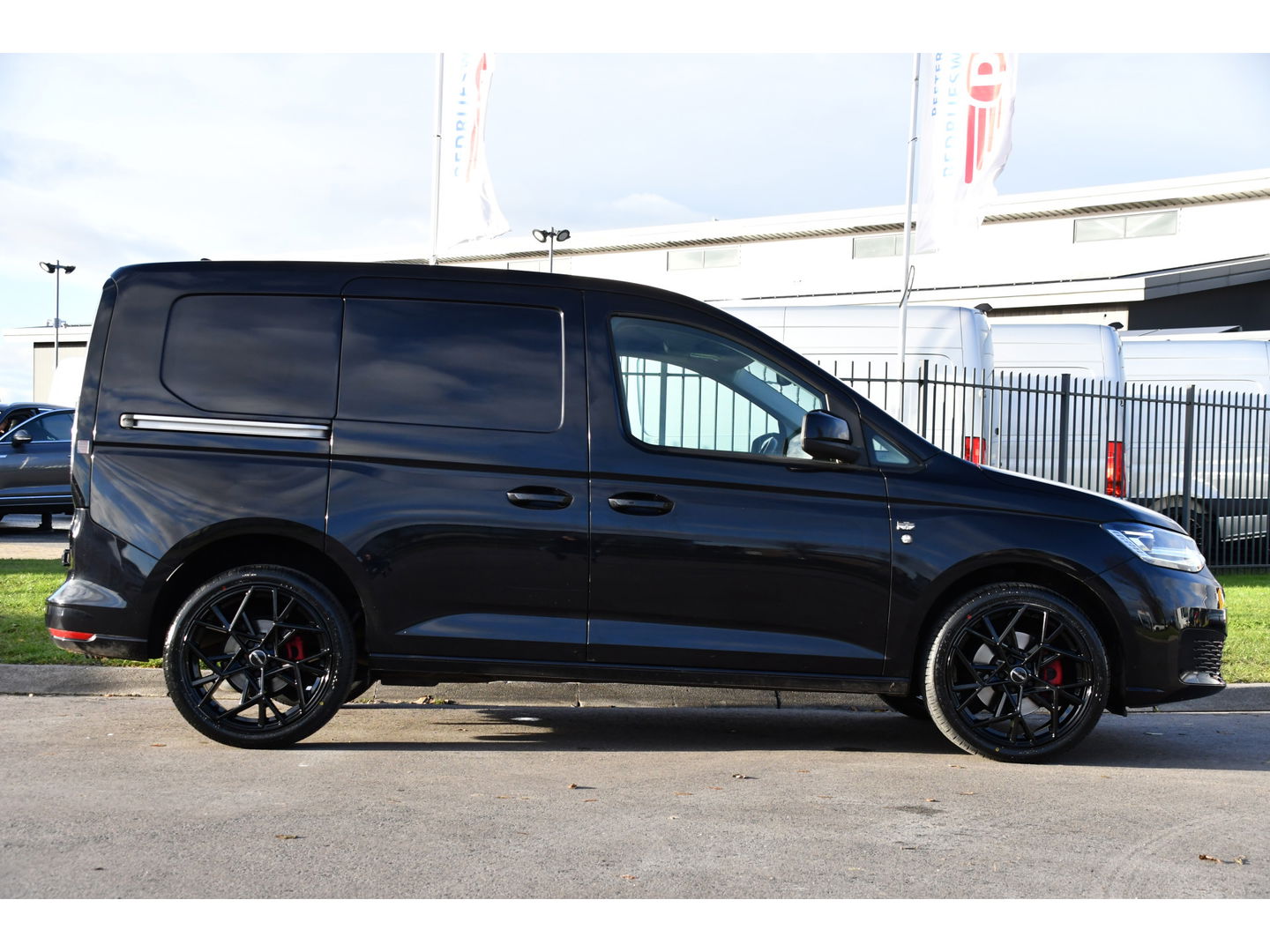 Volkswagen Caddy Cargo 2.0 TDI 1st Black Edition Virtual, Adaptieve Cruise, Camera, Leder, LED, Carplay, Trekhaak, Stoelverwarming, Uniek!