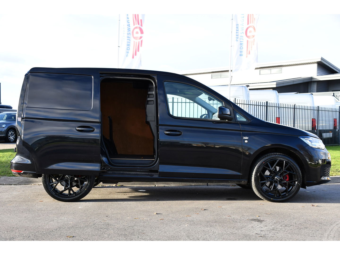 Volkswagen Caddy Cargo 2.0 TDI 1st Black Edition Virtual, Adaptieve Cruise, Camera, Leder, LED, Carplay, Trekhaak, Stoelverwarming, Uniek!