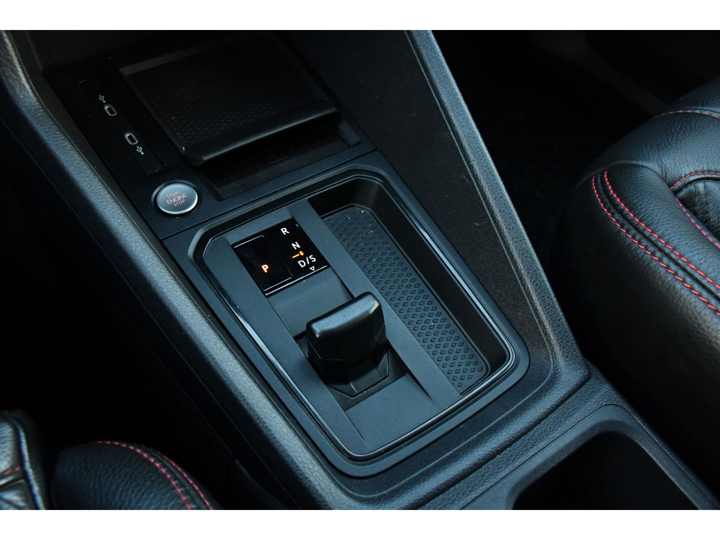 Volkswagen Caddy Cargo 2.0 TDI 1st Black Edition Virtual, Adaptieve Cruise, Camera, Leder, LED, Carplay, Trekhaak, Stoelverwarming, Uniek!