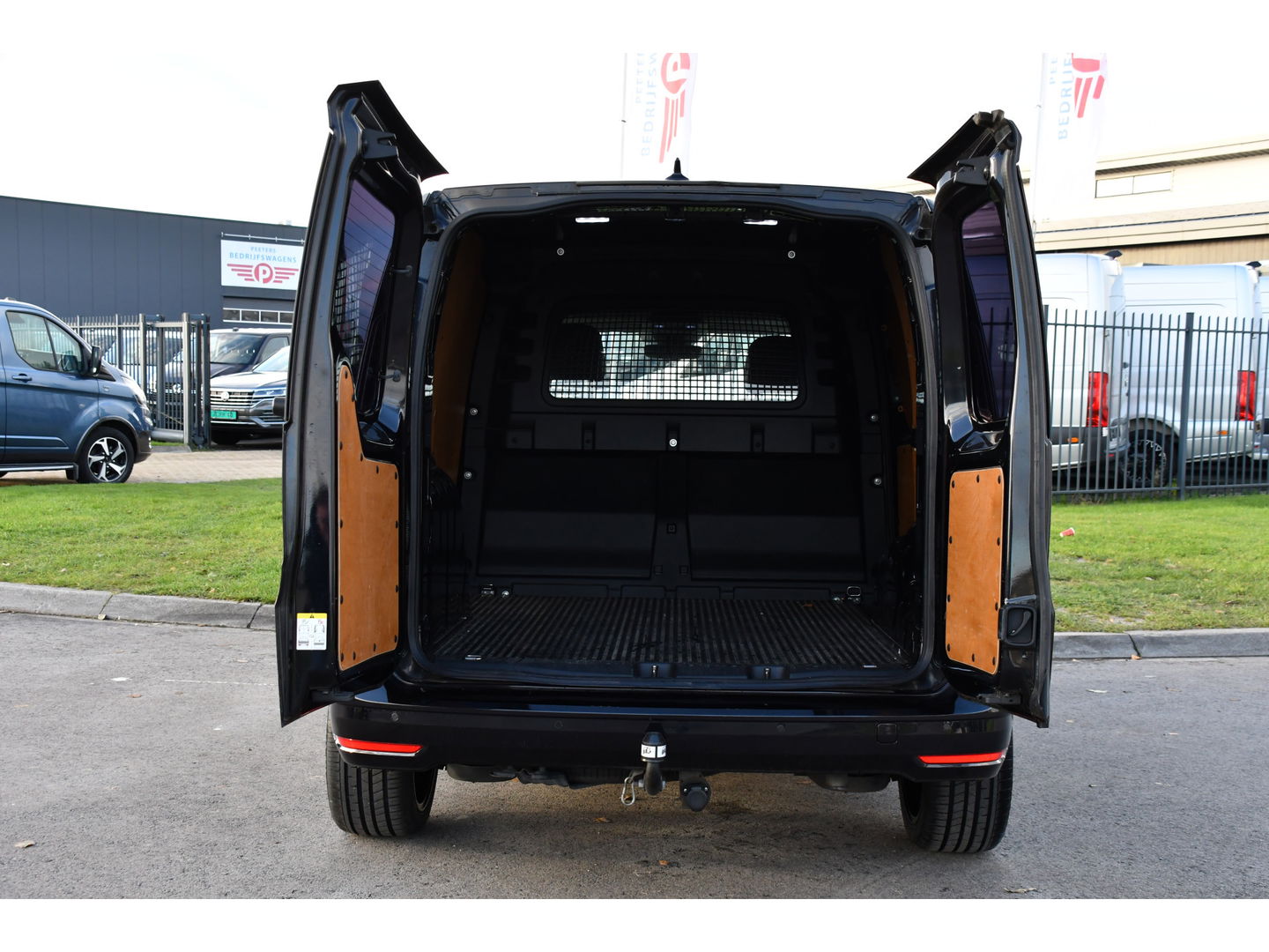 Volkswagen Caddy Cargo 2.0 TDI 1st Black Edition Virtual, Adaptieve Cruise, Camera, Leder, LED, Carplay, Trekhaak, Stoelverwarming, Uniek!