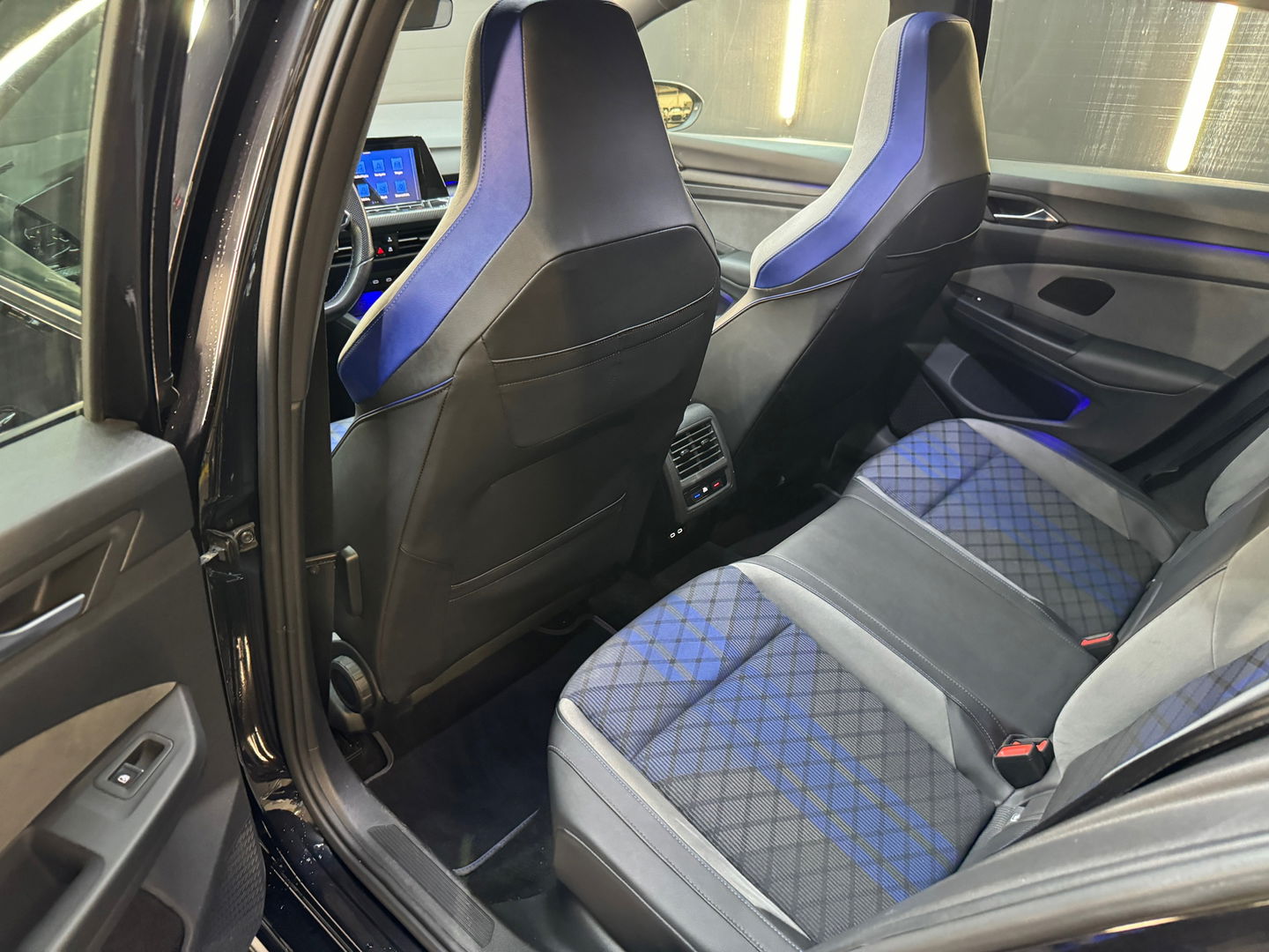 Volkswagen Golf 2.0 TSI R 4M Performance Pano|IQ|H/K|Akrapovic