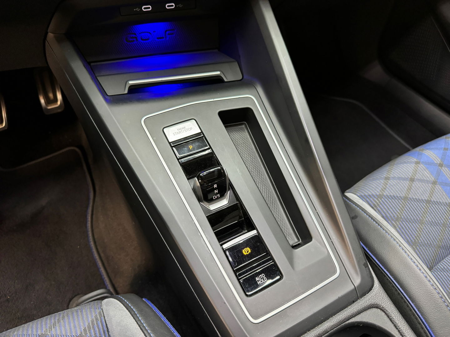 Volkswagen Golf 2.0 TSI R 4M Performance Pano|IQ|H/K|Akrapovic