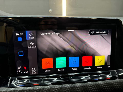 Volkswagen Golf 2.0 TSI R 4M Performance Pano|IQ|H/K|Akrapovic