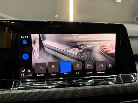 Volkswagen Golf 2.0 TSI R 4M Performance Pano|IQ|H/K|Akrapovic