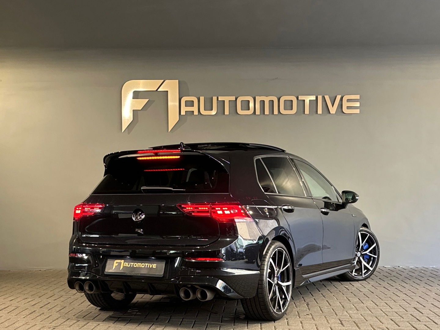 Volkswagen Golf 2.0 TSI R 4M Performance Pano|IQ|H/K|Akrapovic