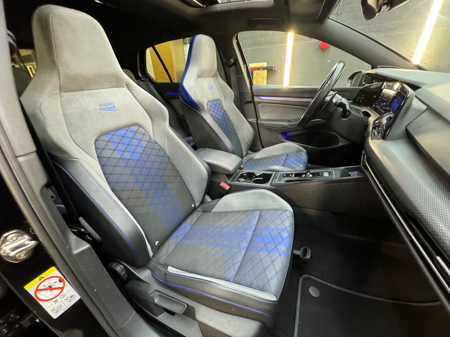 Volkswagen Golf 2.0 TSI R 4M Performance Pano|IQ|H/K|Akrapovic