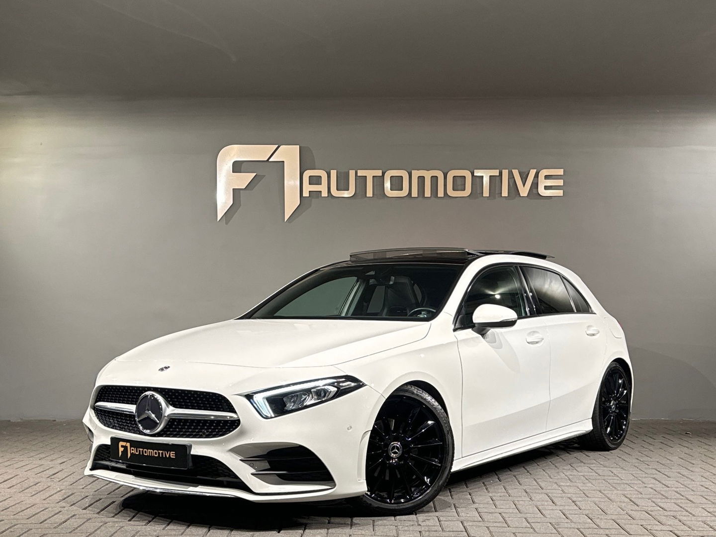 Mercedes-Benz A-Klasse 200 AMG Pano|Sfeer|Night|Camera|Leder