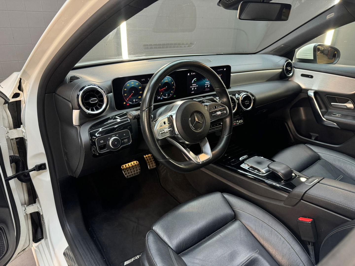 Mercedes-Benz A-Klasse 200 AMG Pano|Sfeer|Night|Camera|Leder