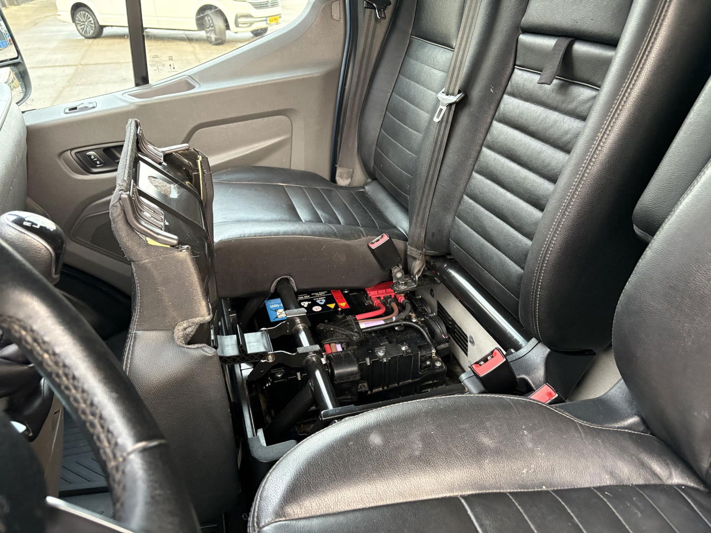 Ford Transit 350 2.0 TDCI L3H2 Trail | VOORRUIT VERWARMING | NETTE BUS | WEINIG KM