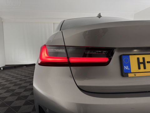 BMW 3-serie 320d Sport-Line High Executive Edition (INCL-BTW) *LUXURY-LEATHER | FULL-LED | DIGI-COCKPIT | HEATED-SPORTSEATS | HIFI-SOUND | NAVI-FULLMAP | KEYLESS | CAMERA | PRIVACY-GLASS | SHIFT-PADDLES | DAB+ | AMBIENT-LIGHT | ECC | CARPLAY