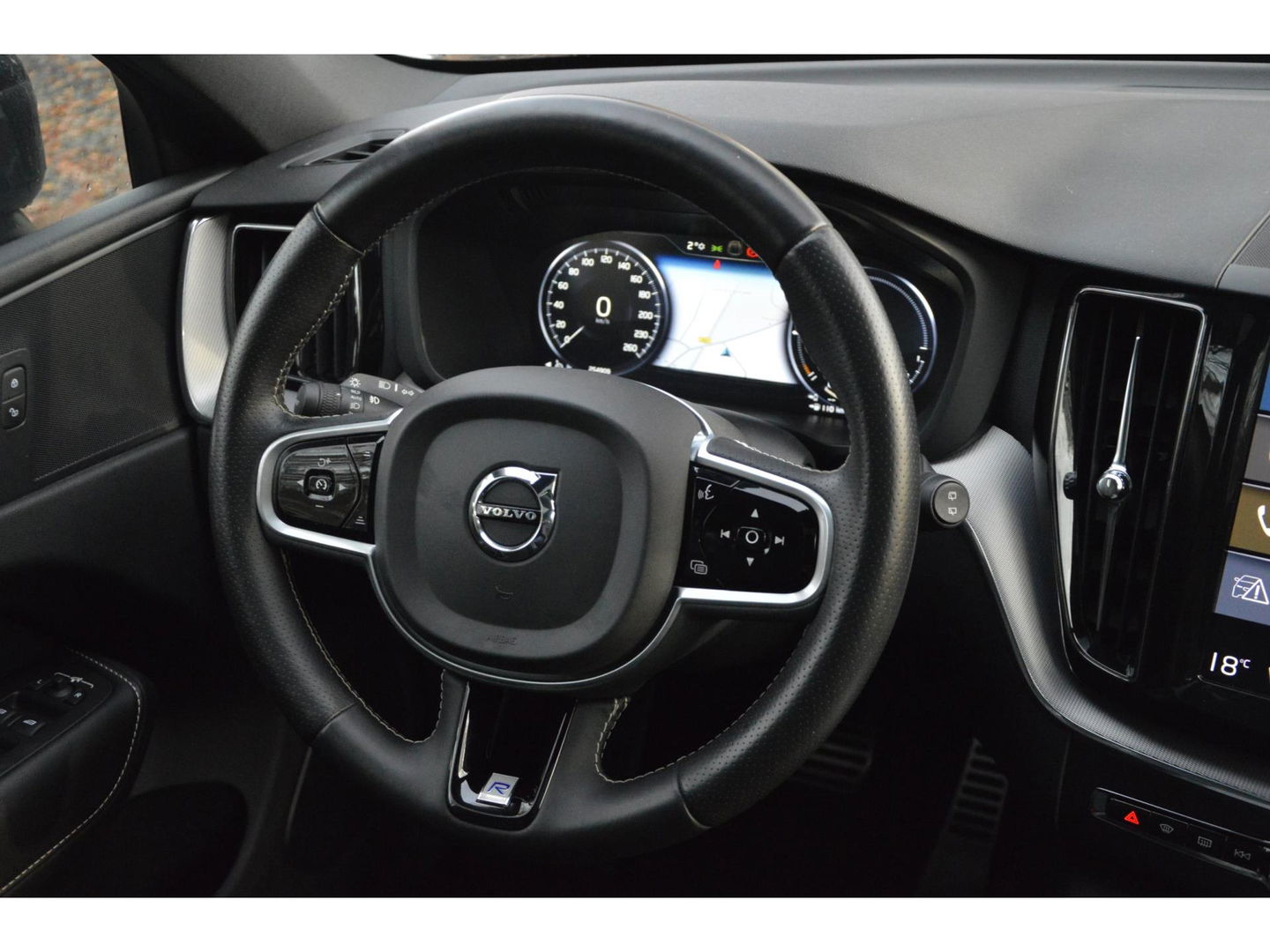 Volvo XC60 T8 Hybride AWD R-Design | Stuurverwarming | Cruise-Control | Schuif/Kantel-dak | Stoelverwarming |