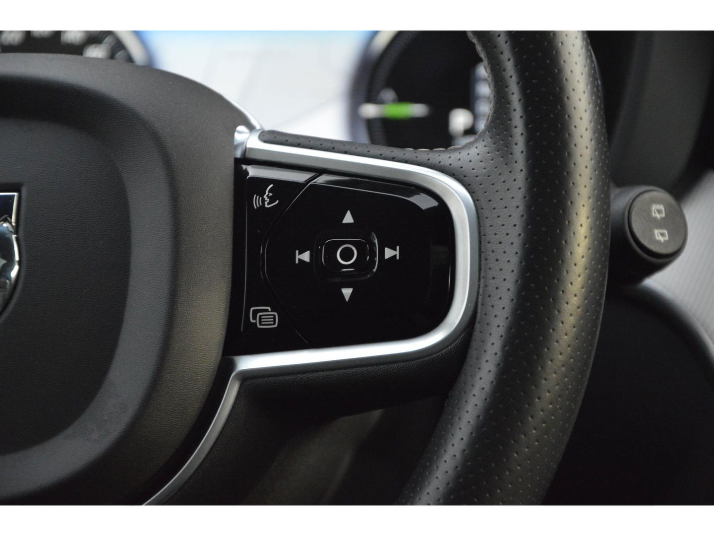 Volvo XC60 T8 Hybride AWD R-Design | Stuurverwarming | Cruise-Control | Schuif/Kantel-dak | Stoelverwarming |