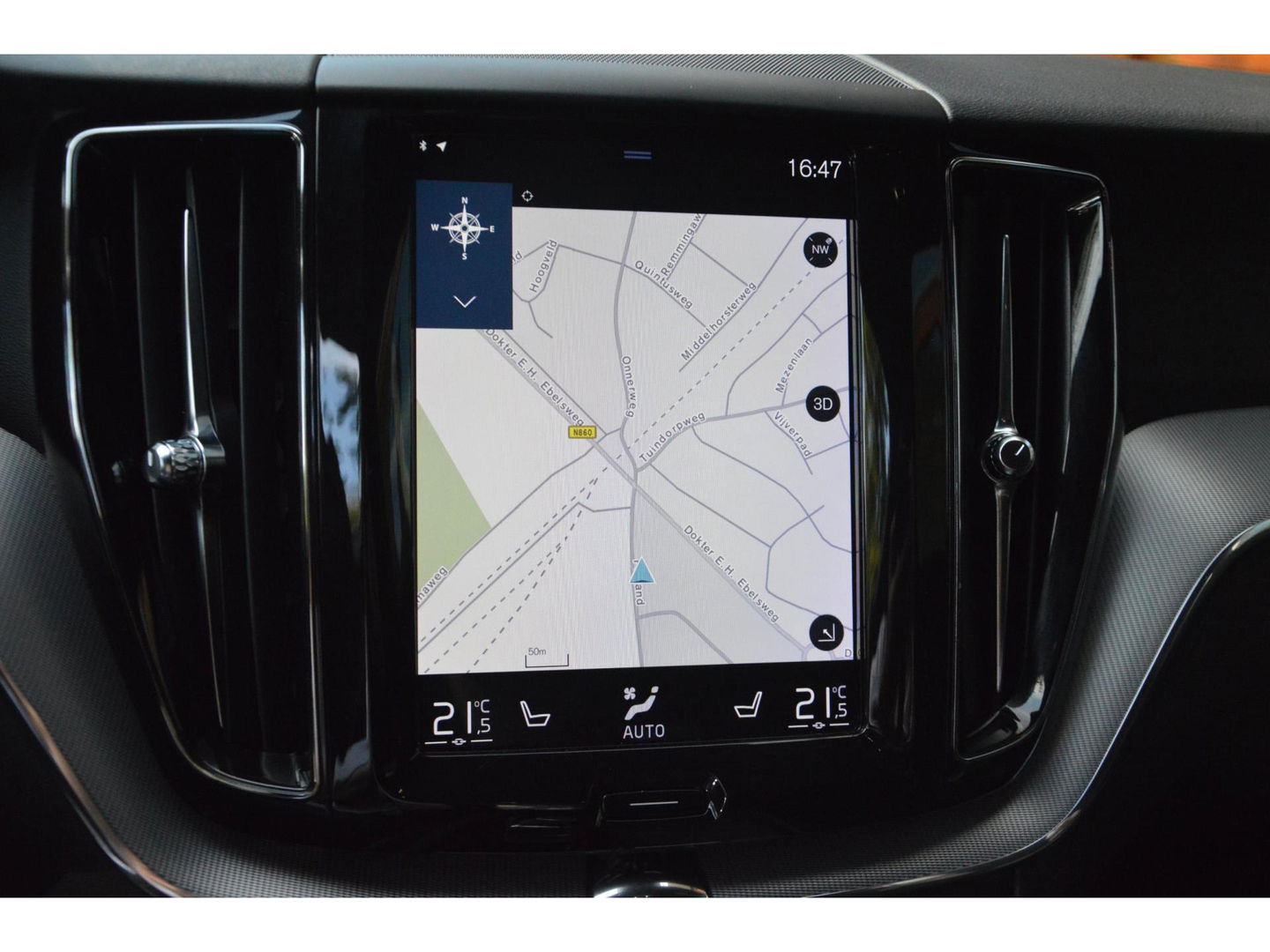 Volvo XC60 T8 Hybride AWD R-Design | Stuurverwarming | Cruise-Control | Schuif/Kantel-dak | Stoelverwarming |