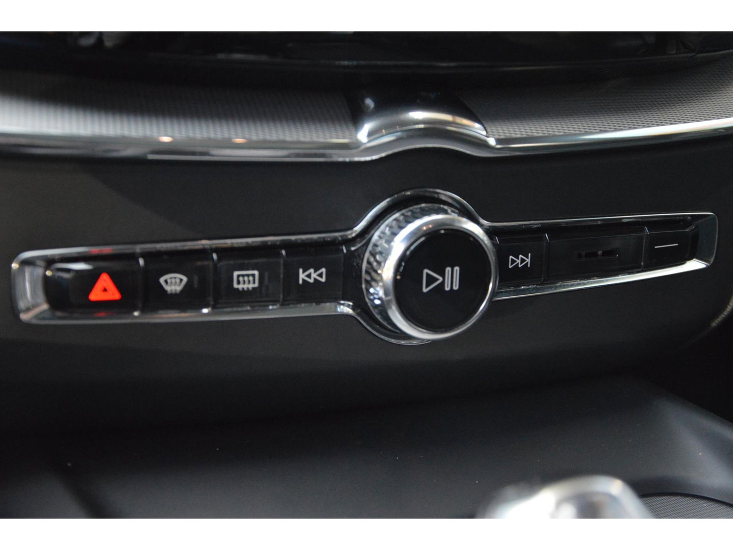 Volvo XC60 T8 Hybride AWD R-Design | Stuurverwarming | Cruise-Control | Schuif/Kantel-dak | Stoelverwarming |