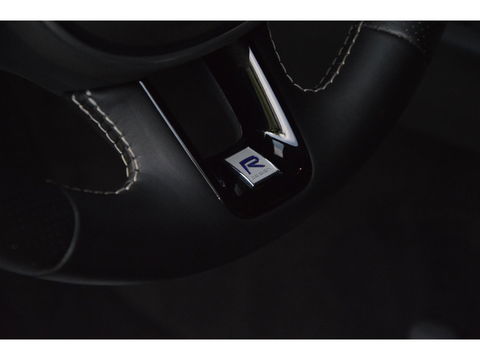 Volvo XC60 T8 Hybride AWD R-Design | Stuurverwarming | Cruise-Control | Schuif/Kantel-dak | Stoelverwarming |