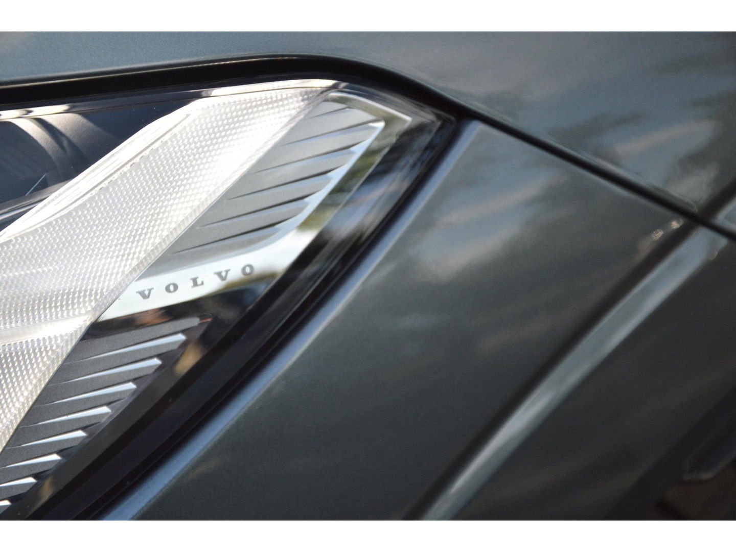 Volvo XC60 T8 Hybride AWD R-Design | Stuurverwarming | Cruise-Control | Schuif/Kantel-dak | Stoelverwarming |