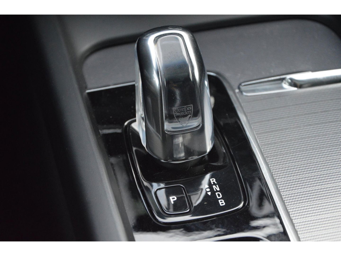 Volvo XC60 T8 Hybride AWD R-Design | Stuurverwarming | Cruise-Control | Schuif/Kantel-dak | Stoelverwarming |