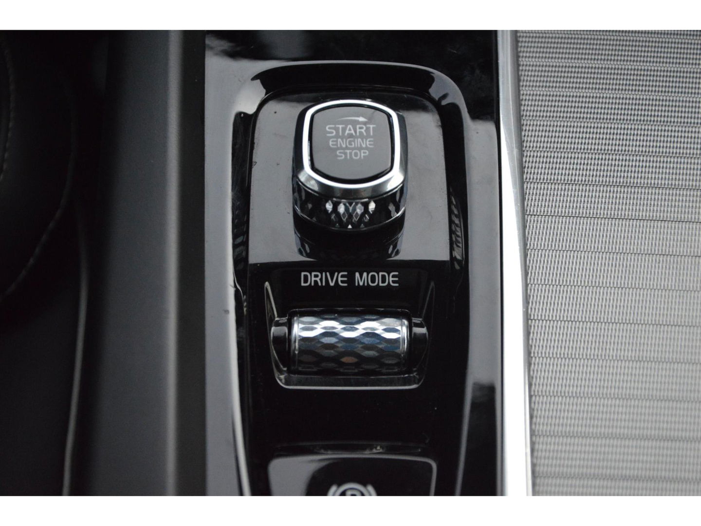 Volvo XC60 T8 Hybride AWD R-Design | Stuurverwarming | Cruise-Control | Schuif/Kantel-dak | Stoelverwarming |