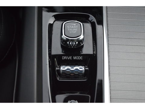 Volvo XC60 T8 Hybride AWD R-Design | Stuurverwarming | Cruise-Control | Schuif/Kantel-dak | Stoelverwarming |