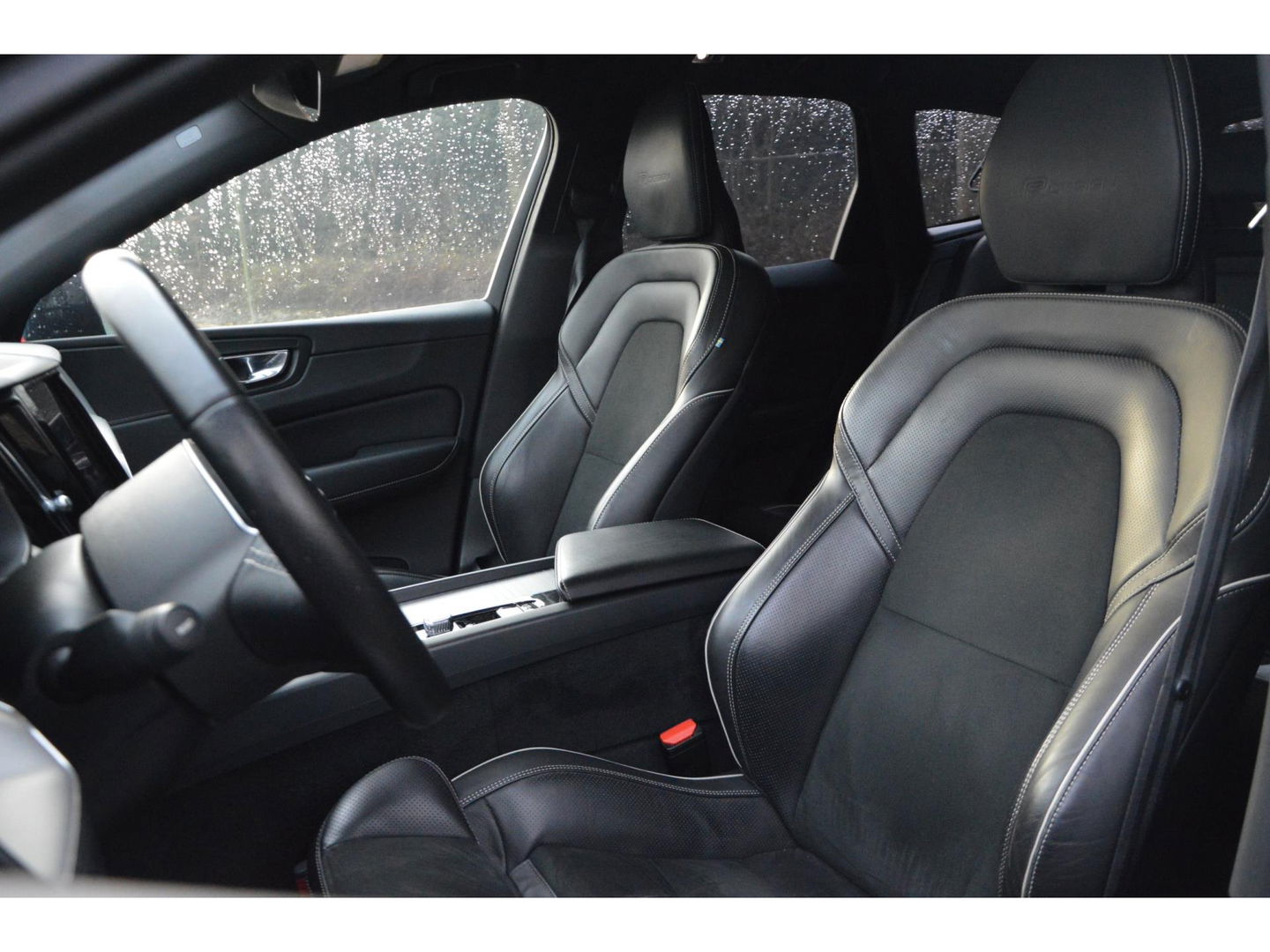 Volvo XC60 T8 Hybride AWD R-Design | Stuurverwarming | Cruise-Control | Schuif/Kantel-dak | Stoelverwarming |