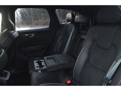 Volvo XC60 T8 Hybride AWD R-Design | Stuurverwarming | Cruise-Control | Schuif/Kantel-dak | Stoelverwarming |