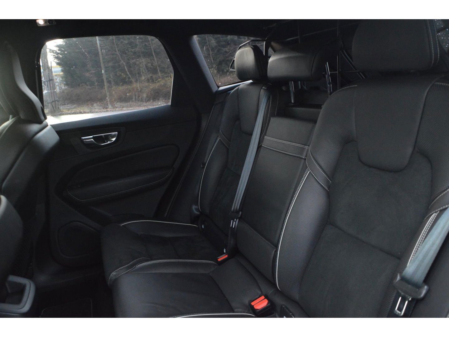 Volvo XC60 T8 Hybride AWD R-Design | Stuurverwarming | Cruise-Control | Schuif/Kantel-dak | Stoelverwarming |