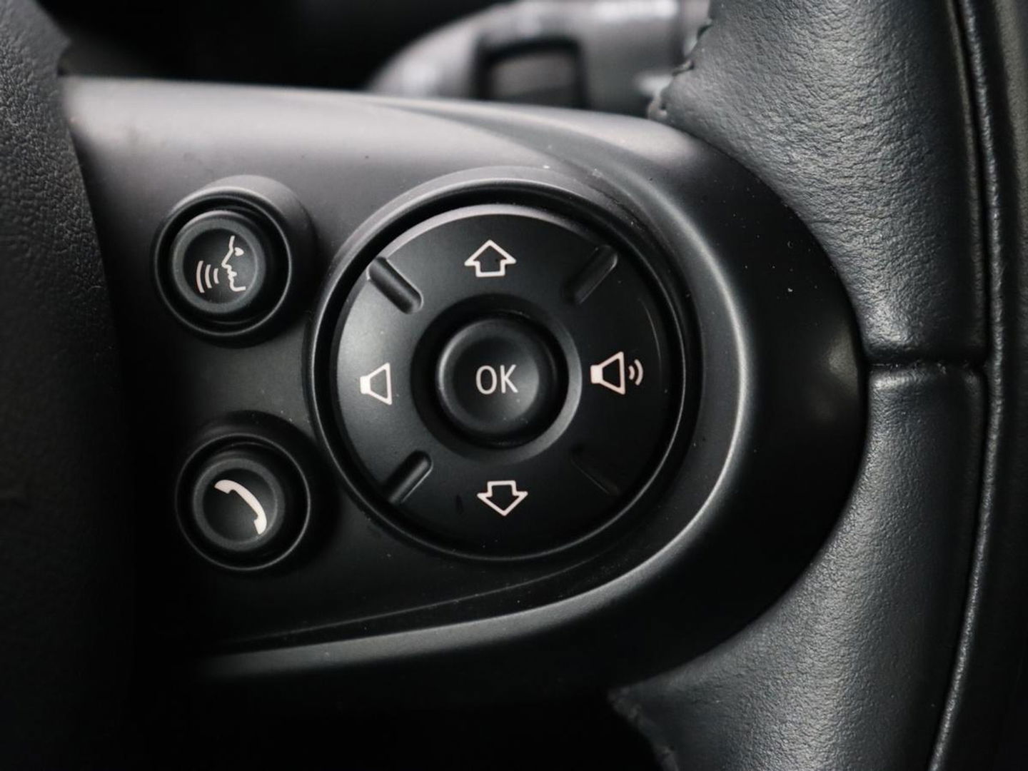 MINI Countryman 1.5 One Business Edition | Harman/Kardon | Carplay | Full LED | Keyless | Navigatie | Park Assist | Half leder | Climate control | Cruise control