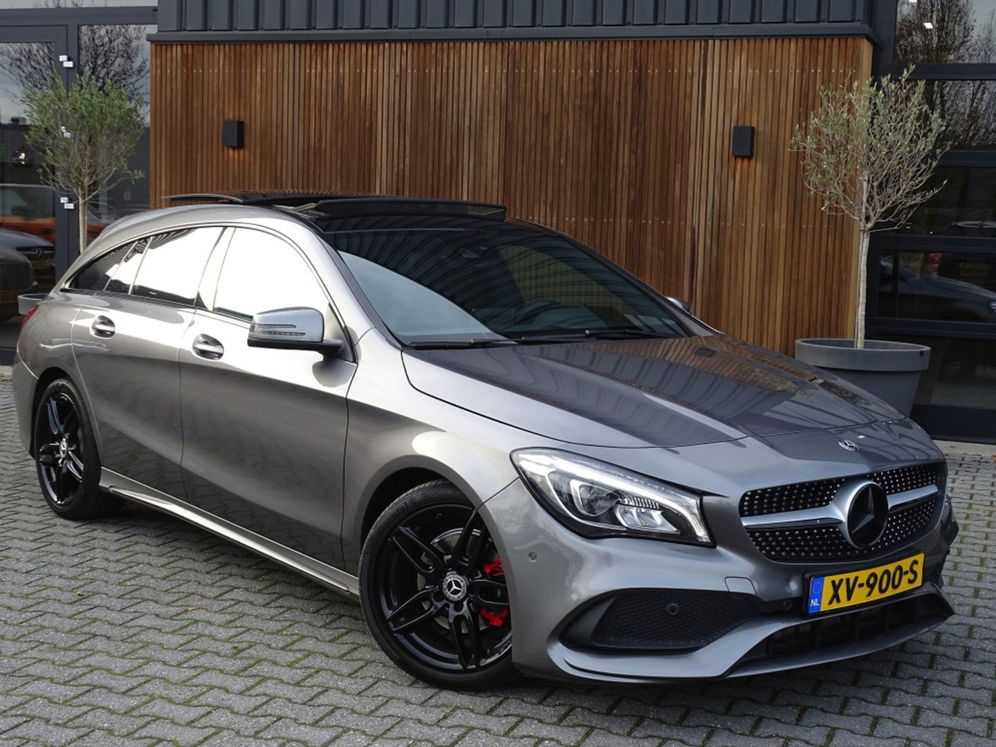 Mercedes-Benz CLA-Klasse Shooting Brake 180 automaat / AMG Ed. 1 / 2019 / LED *NAP*
