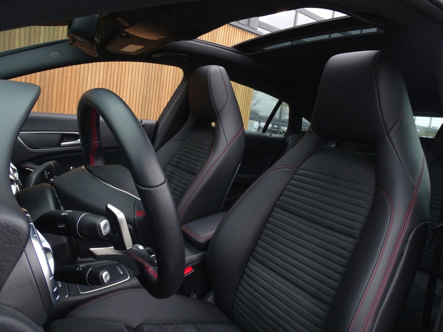 Mercedes-Benz CLA-Klasse Shooting Brake 180 automaat / AMG Ed. 1 / 2019 / LED *NAP*