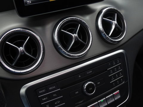 Mercedes-Benz CLA-Klasse Shooting Brake 180 automaat / AMG Ed. 1 / 2019 / LED *NAP*