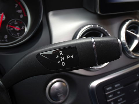 Mercedes-Benz CLA-Klasse Shooting Brake 180 automaat / AMG Ed. 1 / 2019 / LED *NAP*