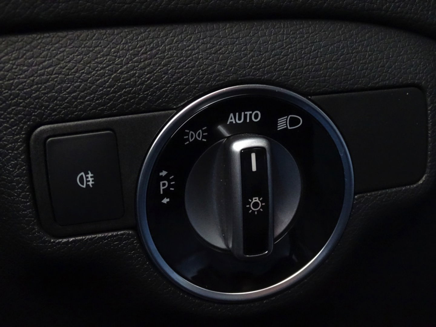 Mercedes-Benz CLA-Klasse Shooting Brake 180 automaat / AMG Ed. 1 / 2019 / LED *NAP*