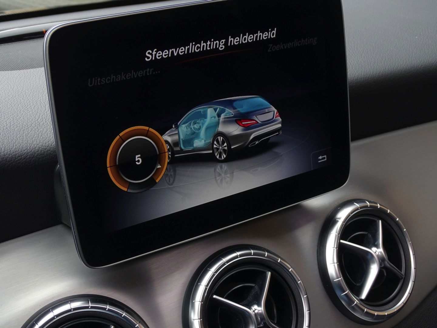 Mercedes-Benz CLA-Klasse Shooting Brake 180 automaat / AMG Ed. 1 / 2019 / LED *NAP*