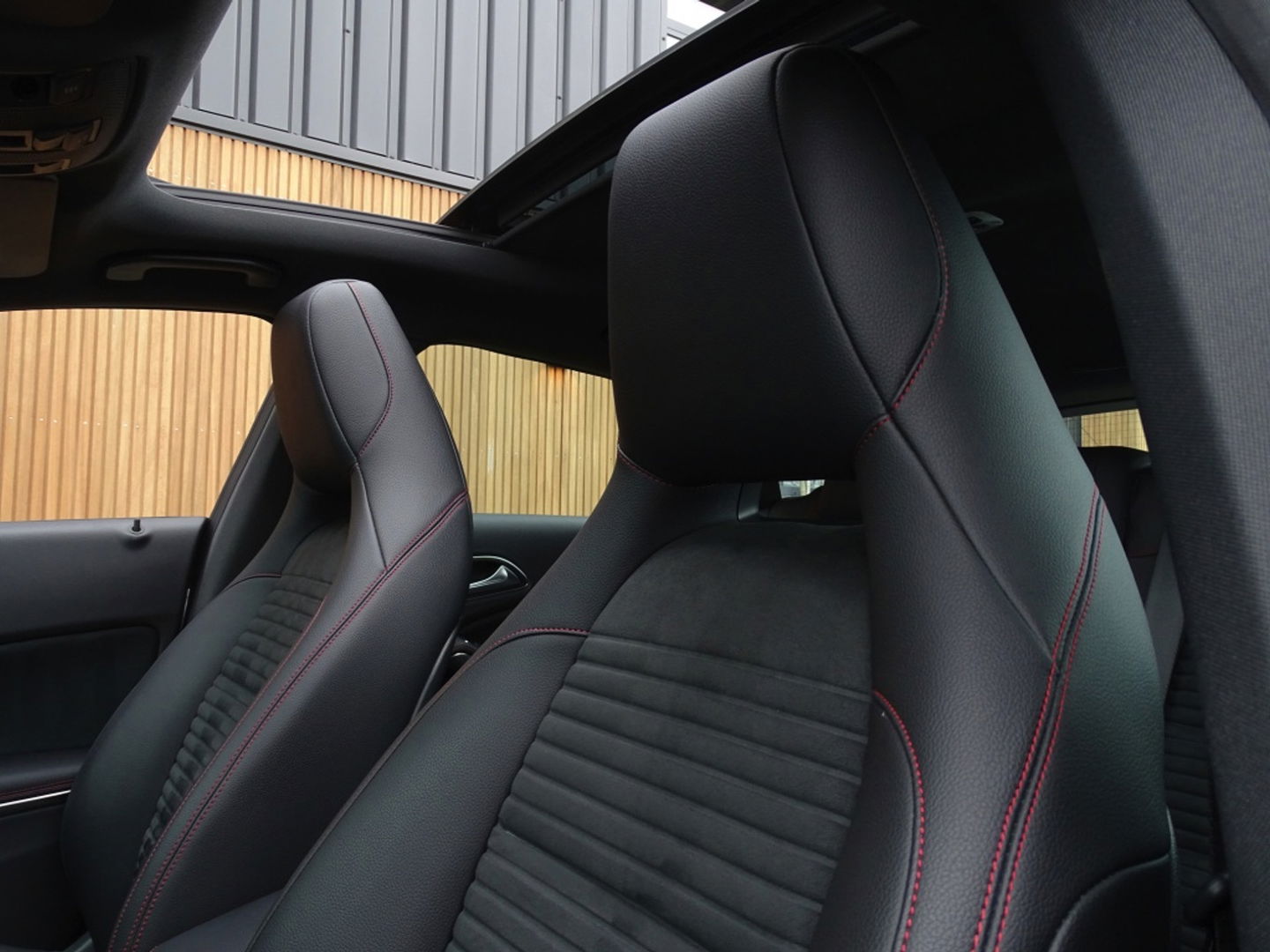 Mercedes-Benz CLA-Klasse Shooting Brake 180 automaat / AMG Ed. 1 / 2019 / LED *NAP*