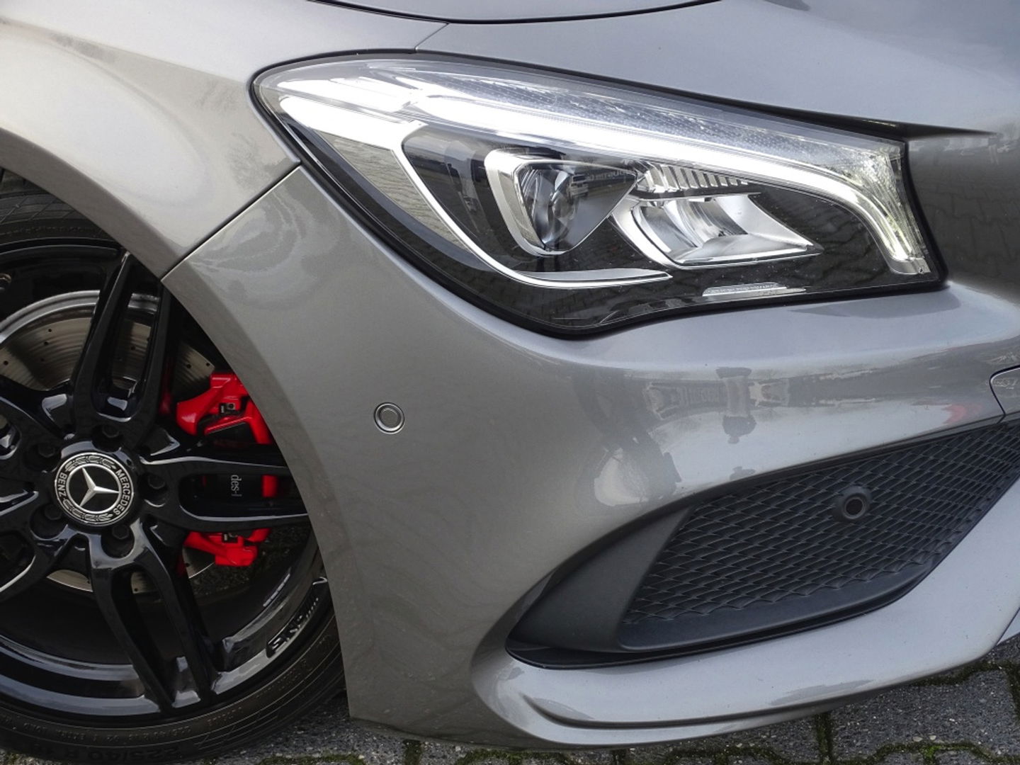 Mercedes-Benz CLA-Klasse Shooting Brake 180 automaat / AMG Ed. 1 / 2019 / LED *NAP*