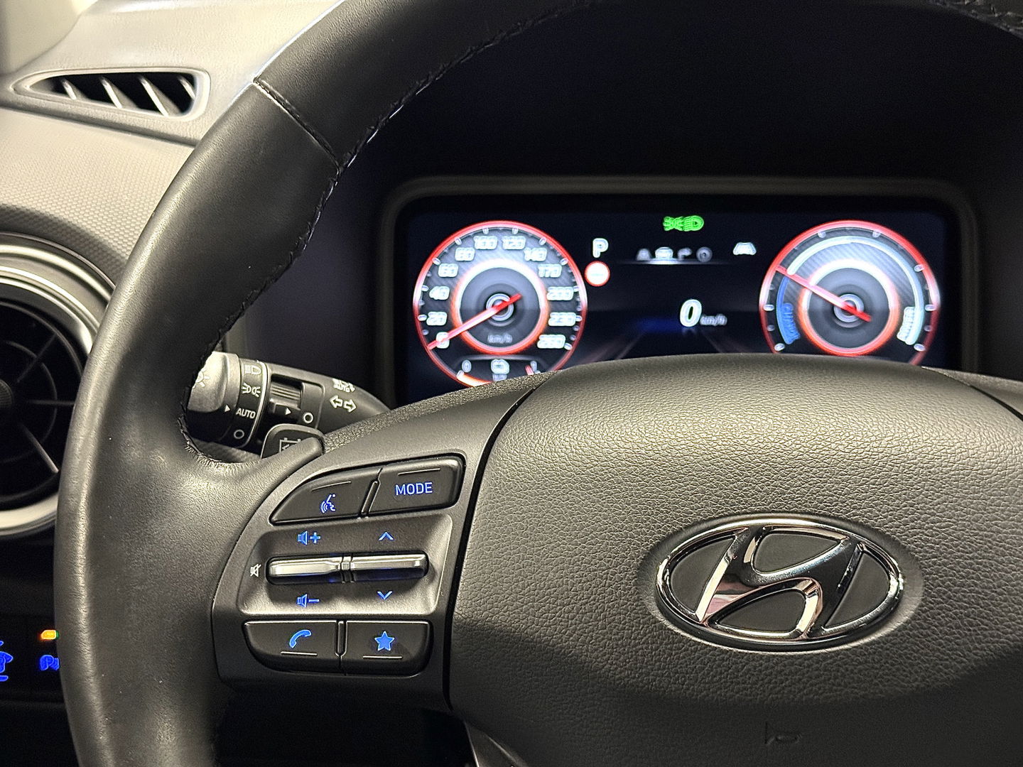 Hyundai KONA EV Comfort Smart 39 kWh | Standkachel | Krell Sound | Camera | Stuurwielverwarming | Stoelverwarming | Lane Assist | Dodehoeksensor | Adaptieve Cruise Control | DAB |