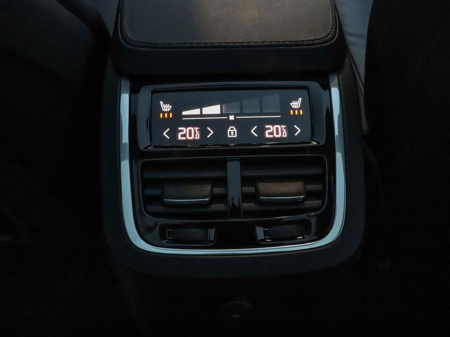 Volvo XC90 T8 Recharge AWD Plus Dark 7p Pano Trekhaak 360 Cam