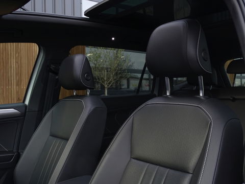 Volkswagen Tiguan Allspace 2.0 TSI 184PK 4-Motion / R-Line / 2022 / panorama / LED