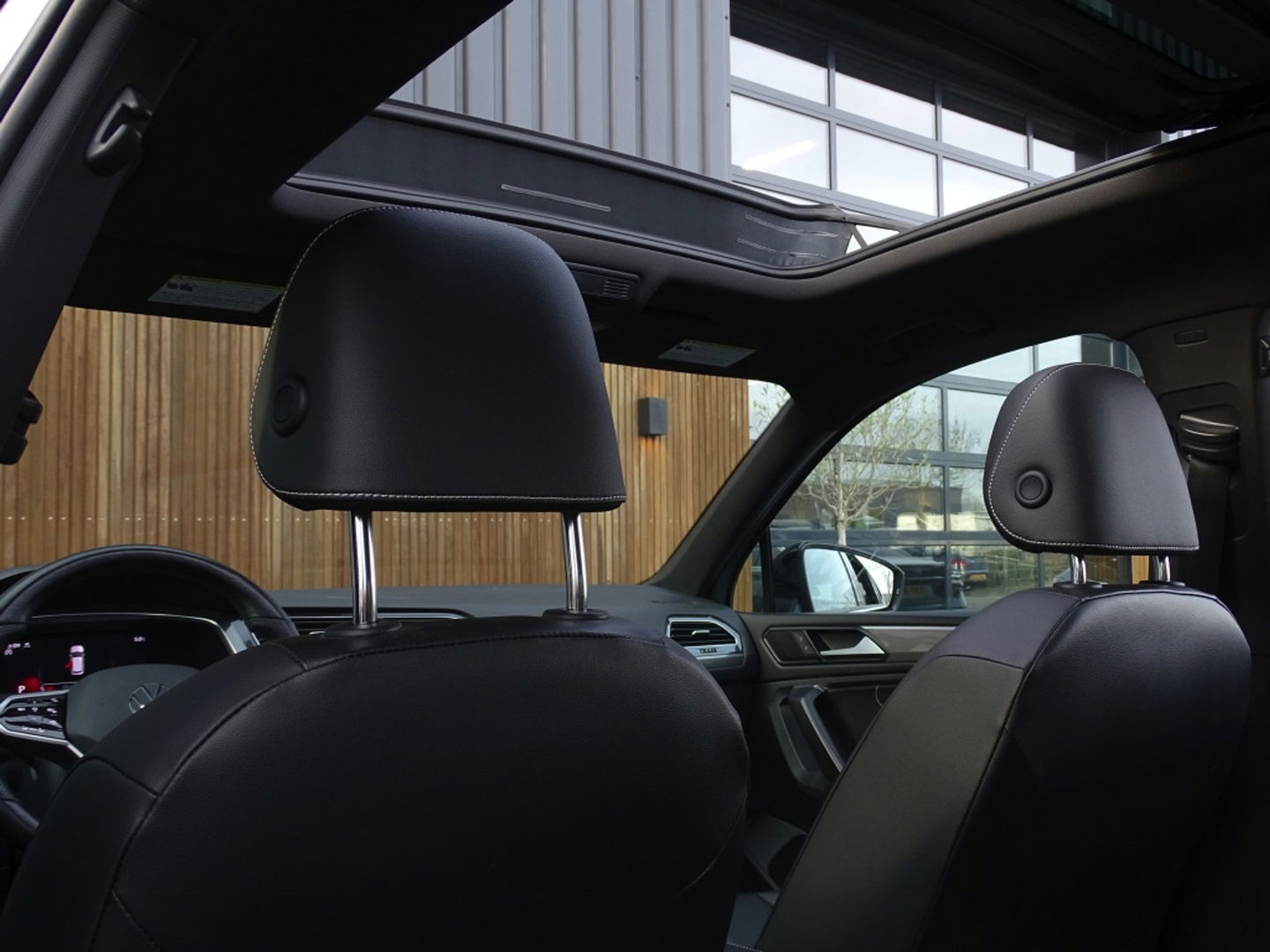 Volkswagen Tiguan Allspace 2.0 TSI 184PK 4-Motion / R-Line / 2022 / panorama / LED