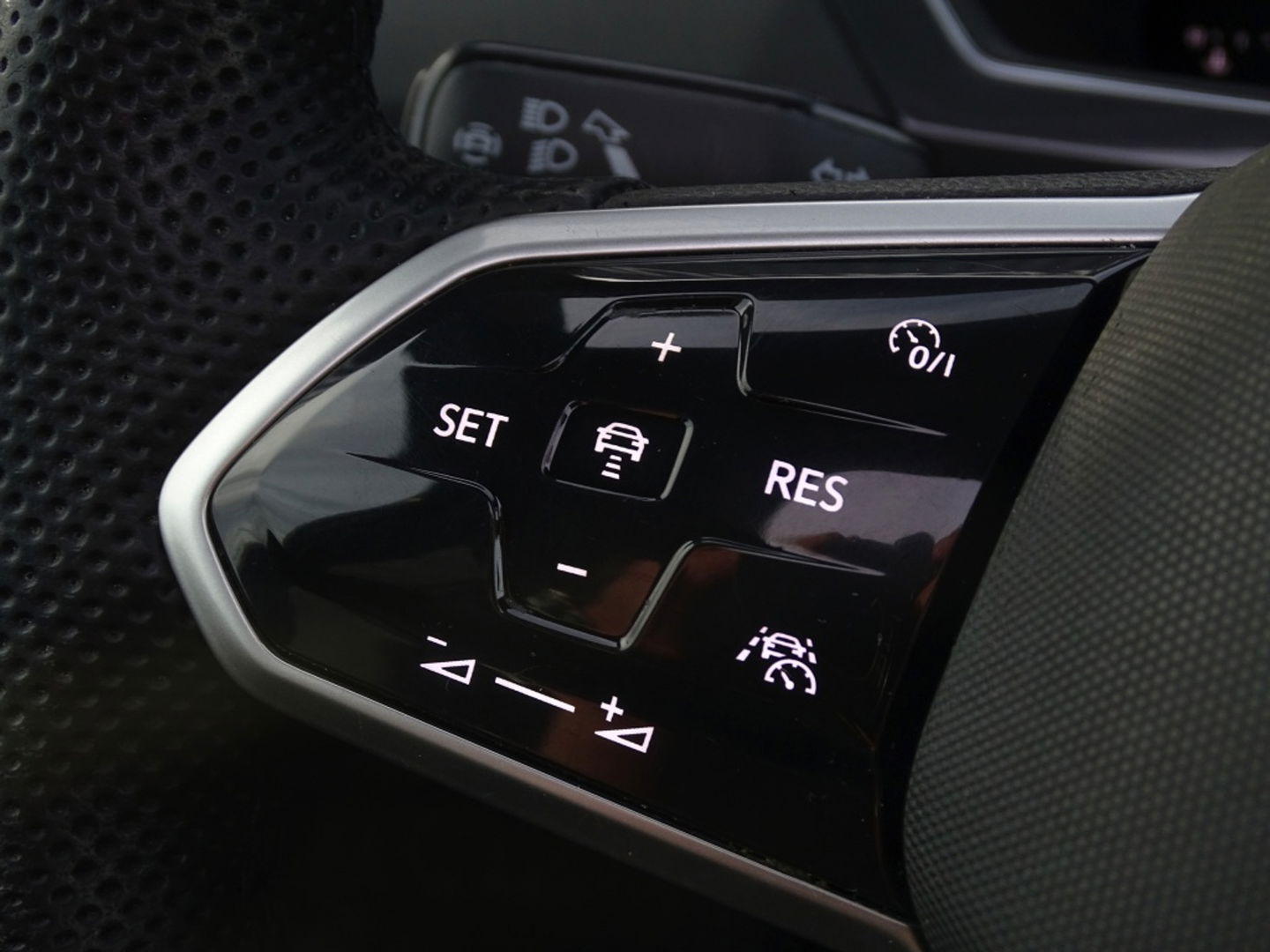 Volkswagen Tiguan Allspace 2.0 TSI 184PK 4-Motion / R-Line / 2022 / panorama / LED