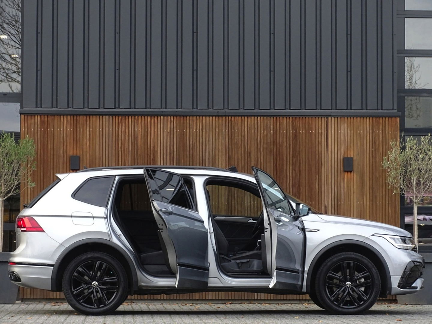 Volkswagen Tiguan Allspace 2.0 TSI 184PK 4-Motion / R-Line / 2022 / panorama / LED