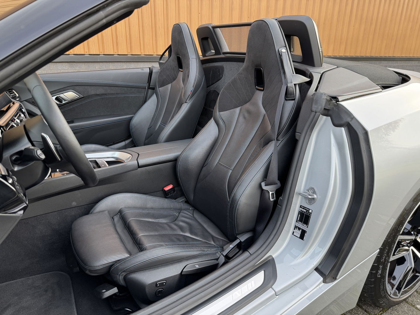 BMW Z4 Roadster sDrive20i Business Edition Plus | M Pakket | Harman / Kardon | Leder | Apple Carplay | Android Auto | Camera | Lane Assist | DAB | Adaptieve Cruise Control | Stuurwielverwarming |