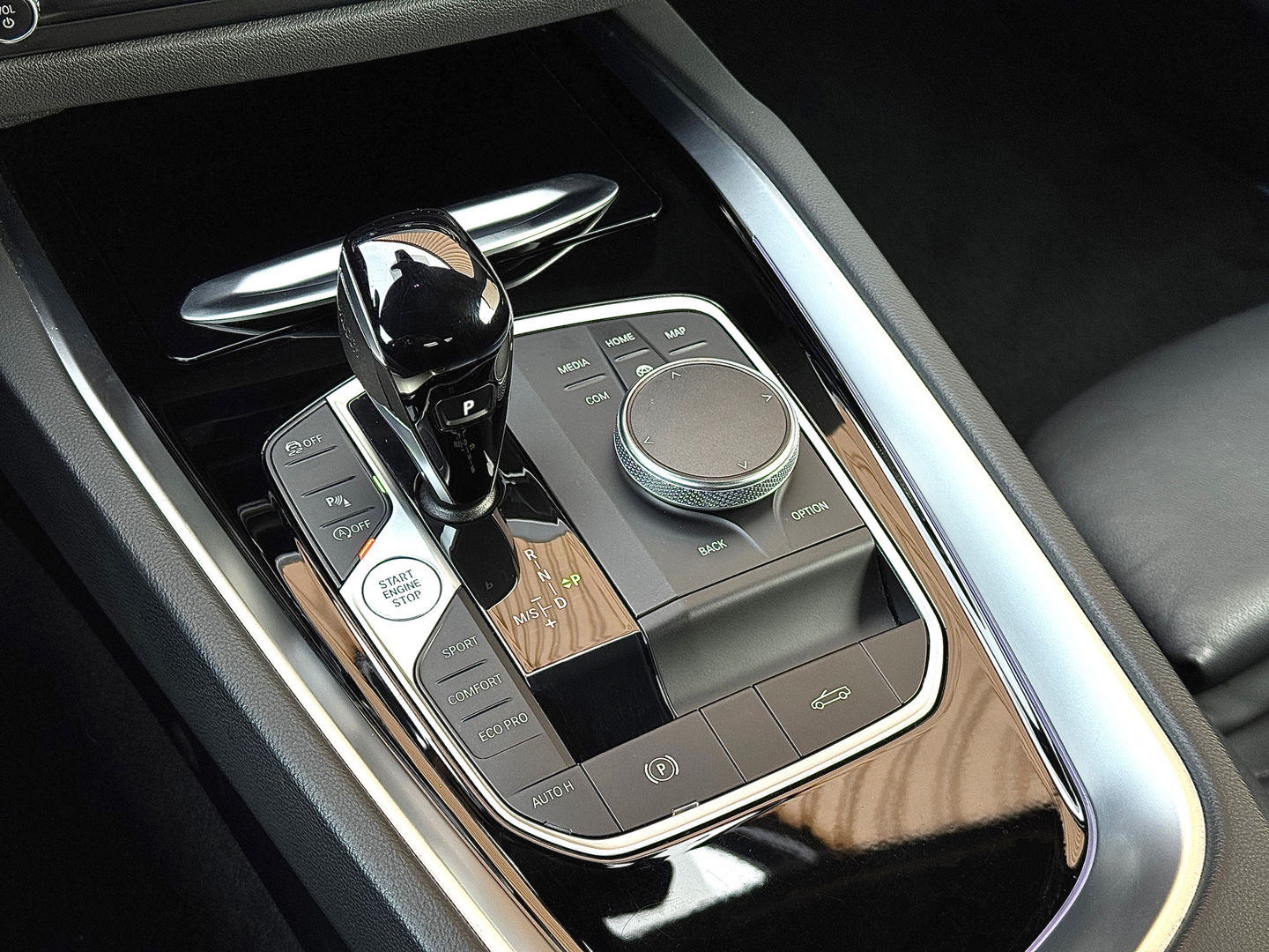 BMW Z4 Roadster sDrive20i Business Edition Plus | M Pakket | Harman / Kardon | Leder | Apple Carplay | Android Auto | Camera | Lane Assist | DAB | Adaptieve Cruise Control | Stuurwielverwarming |