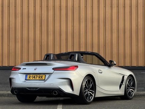 BMW Z4 Roadster sDrive20i Business Edition Plus | M Pakket | Harman / Kardon | Leder | Apple Carplay | Android Auto | Camera | Lane Assist | DAB | Adaptieve Cruise Control | Stuurwielverwarming |