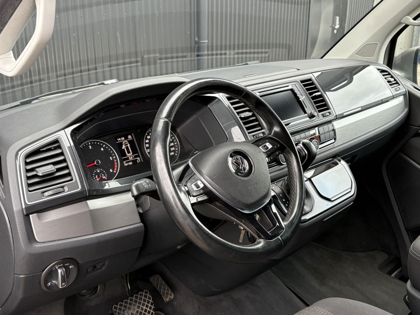 Volkswagen Transporter Multivan 2.0 TDI L2H1 DC 4Motion Multivan | STANDKACHEL | 2x SCHUIFD | STOELVERWARMING | SOFT CLOSE | Transporter