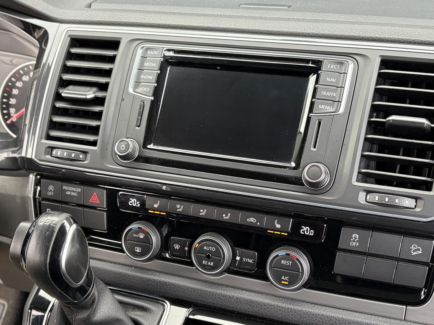 Volkswagen Transporter Multivan 2.0 TDI L2H1 DC 4Motion Multivan | STANDKACHEL | 2x SCHUIFD | STOELVERWARMING | SOFT CLOSE | Transporter