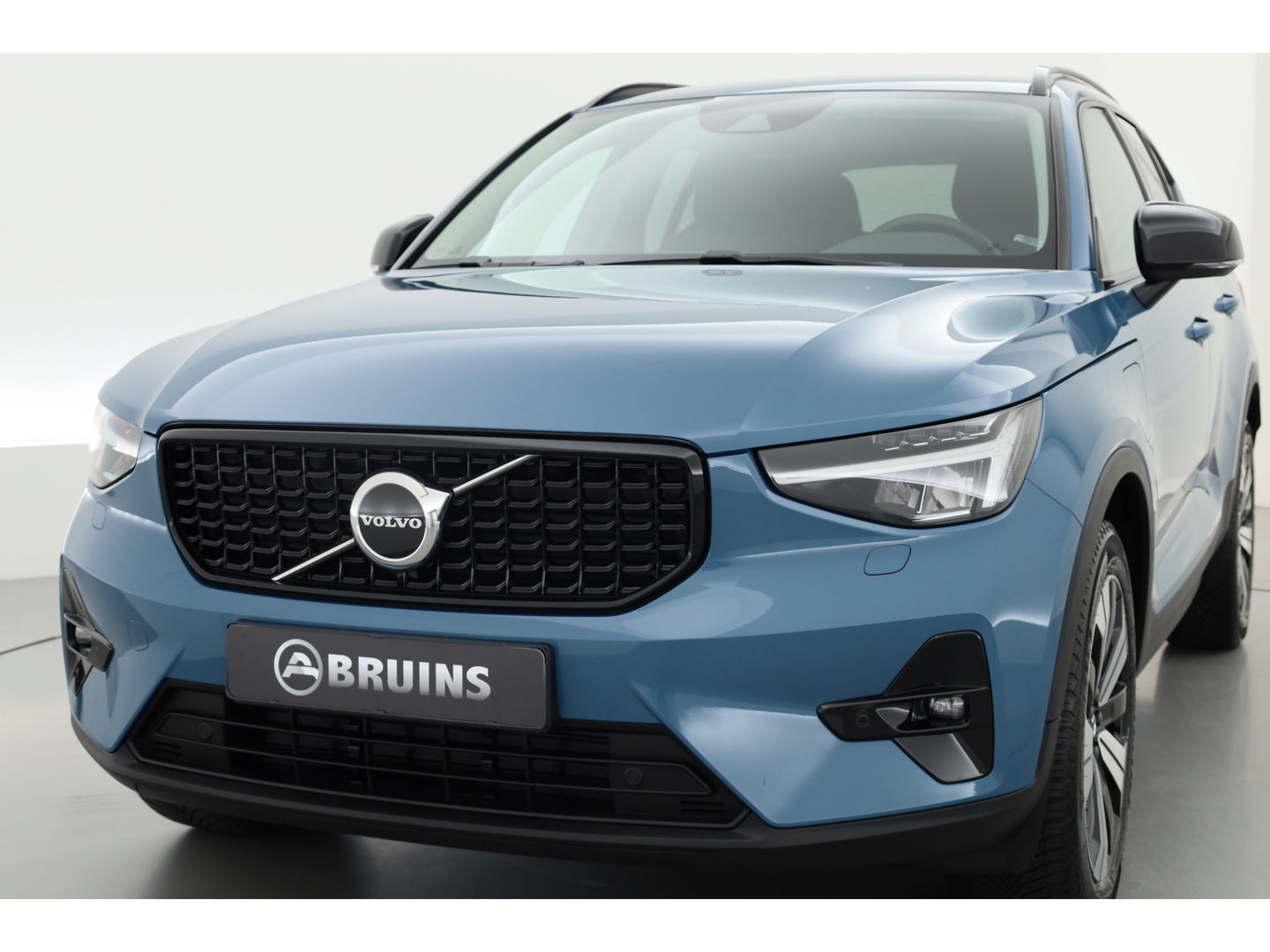 Volvo XC40 1.5 T5 Plug-in hybrid Plus Dark | Facelift | Leer | ACC | H&K Audio | elek. stoelen | Blis |