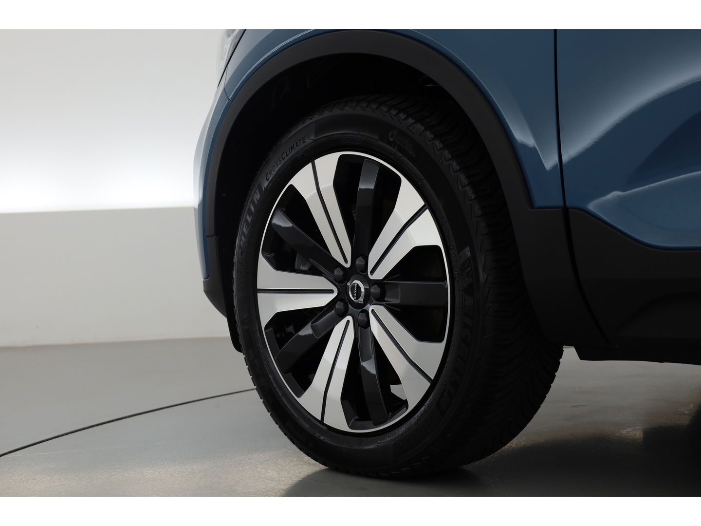 Volvo XC40 1.5 T5 Plug-in hybrid Plus Dark | Facelift | Leer | ACC | H&K Audio | elek. stoelen | Blis |