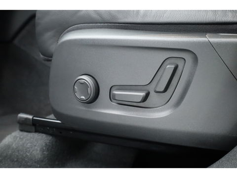 Volvo XC40 1.5 T5 Plug-in hybrid Plus Dark | Facelift | Leer | ACC | H&K Audio | elek. stoelen | Blis |