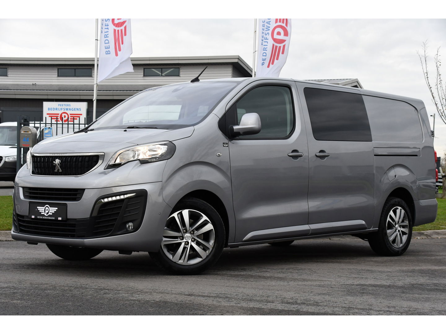 Peugeot Expert 2.0 BlueHDI 120 Long Asphalt DC 360 Camera, Cruise, Carplay, 2 x Schuifdeur, Multimedia, 122pk, Trekhaak, Sensoren, Uniek!